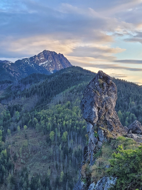 Widok na Giewont z Nosala przy zachodzie słońca
